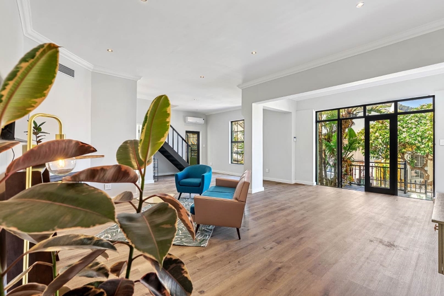 4 Bedroom Property for Sale in Sea Point Western Cape